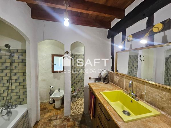 PROPRIÉTÉ EN PIERRE AVEC DEPENDANCE SUR 2,4 HECTARES