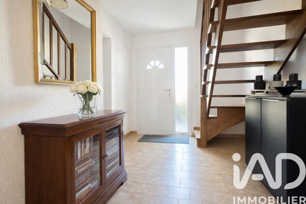 Maison à vendre 6 pièces 135 m² Peyrolles-en-Provence