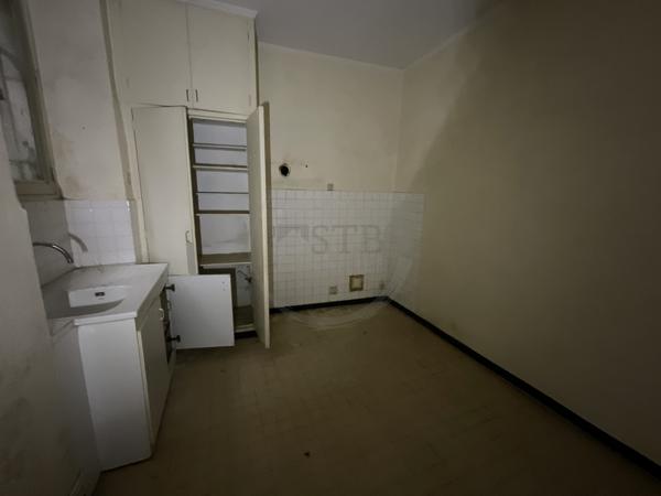 Immeuble à rénover avec garages à Largentière
