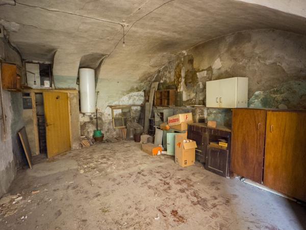 Immeuble à rénover avec garages à Largentière