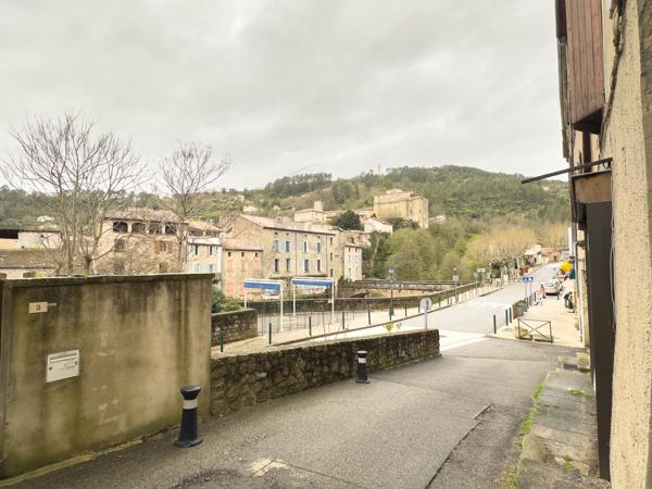 Immeuble à rénover avec garages à Largentière