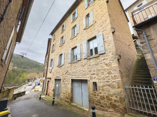 Immeuble à rénover avec garages à Largentière