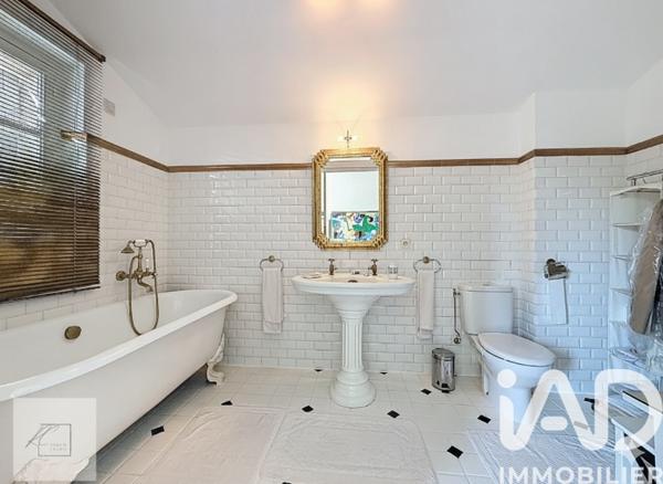 Maison à vendre 8 pièces 260 m² Montauroux