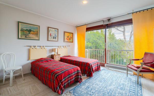 Appartement à vendre    6 pièces • 160 m2 Toulon