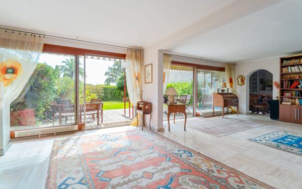 Appartement à vendre    6 pièces • 160 m2 Toulon