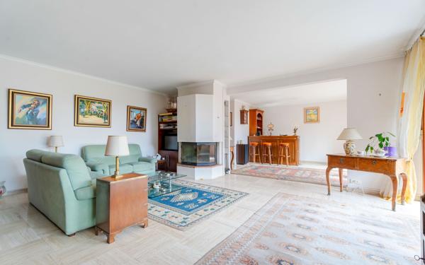 Appartement à vendre    6 pièces • 160 m2 Toulon