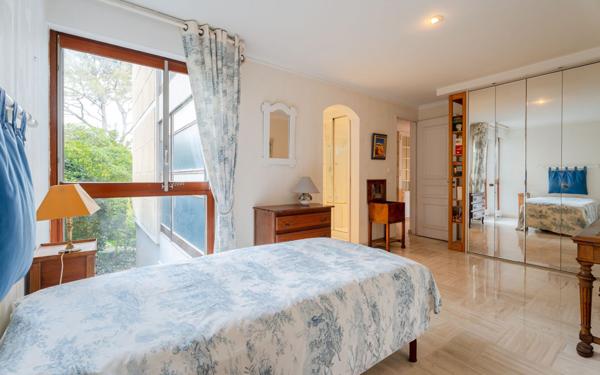 Appartement à vendre    6 pièces • 160 m2 Toulon