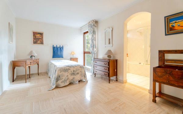 Appartement à vendre    6 pièces • 160 m2 Toulon