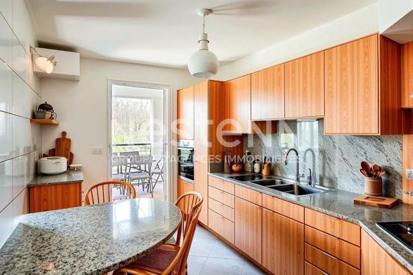 Grand Appartement T4 3 chambres aux Terrasses de Tassigny avec cave ,place de parking et garage- 69500 BRON