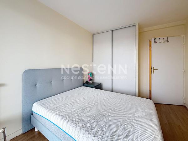 Grand Appartement T2 avec une chambre, grande terrasse Parking privé Piscine - 69500 BRON