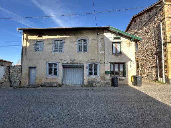 Ensemble immobilier élevé sur 2 niveaux avec terrain attenant, dépendances et garage