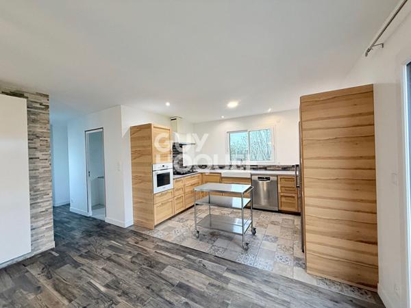 Maison contemporaine avec patio