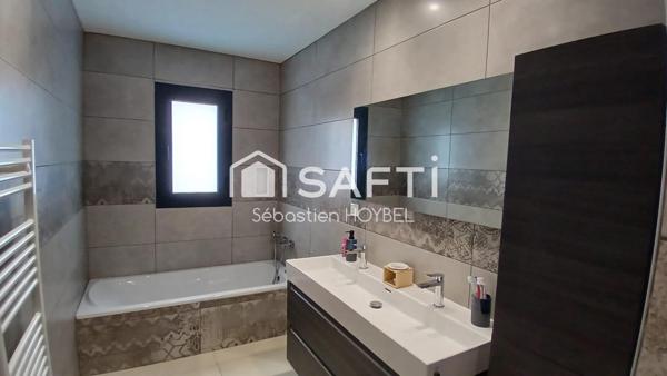 Maison contemporaine neuve de type 4 – 122,77 m² habitables