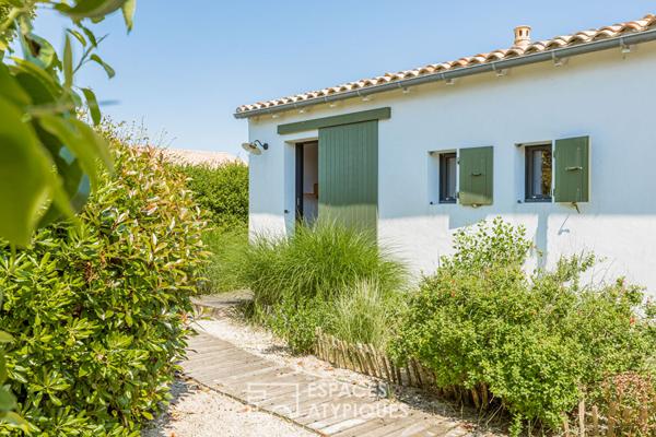 Villa aux airs de vacances entre vignes et plage