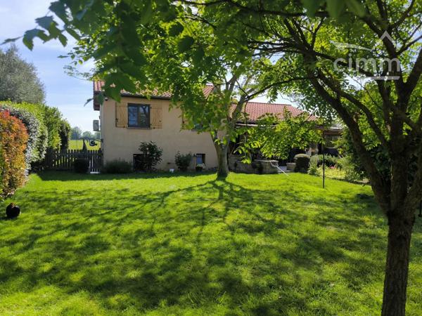 – Le Charme Absolu. Maison d’Exception et Écrin de Nature Privé  limite Décines-Charpieu.