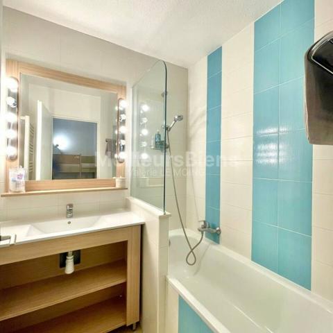 SAINT-RAPHAËL VALESCURE- studio 4 couchages rénové- rentabilité loc ++BAISSE DE PRIX !