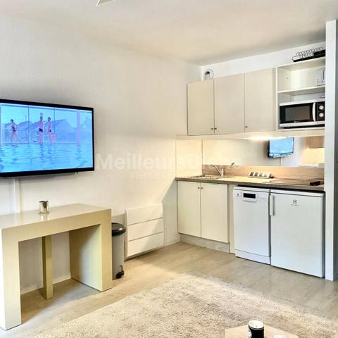 SAINT-RAPHAËL VALESCURE- studio 4 couchages rénové- rentabilité loc ++BAISSE DE PRIX !