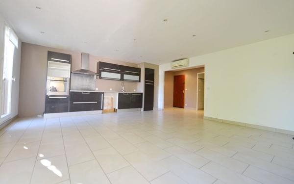 Appartement à louer    3 pièces • 66,73 m2 Châteauneuf-Grasse