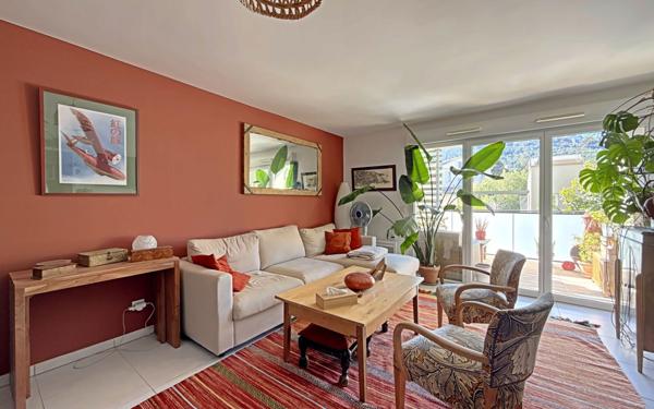 Appartement à vendre    3 pièces • 64,06 m2 Marseille 8