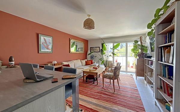 Appartement à vendre    3 pièces • 64,06 m2 Marseille 8