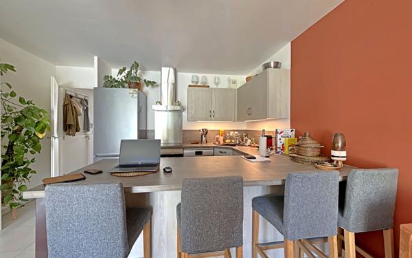 Appartement à vendre    3 pièces • 64,06 m2 Marseille 8