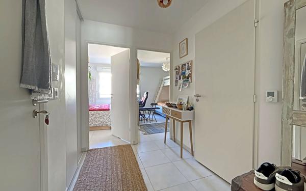 Appartement à vendre    3 pièces • 64,06 m2 Marseille 8