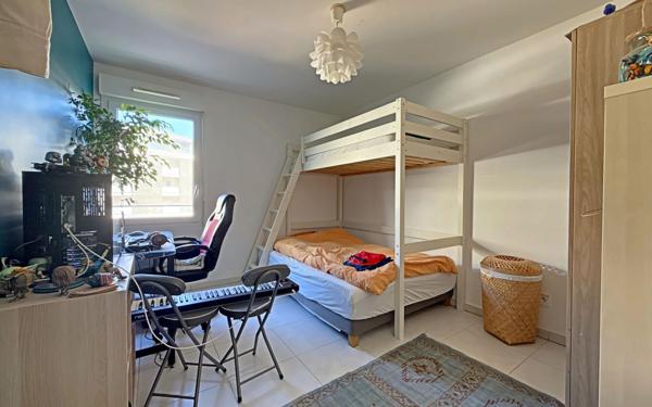 Appartement à vendre    3 pièces • 64,06 m2 Marseille 8