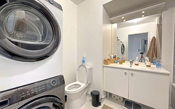 Appartement à vendre    3 pièces • 64,06 m2 Marseille 8