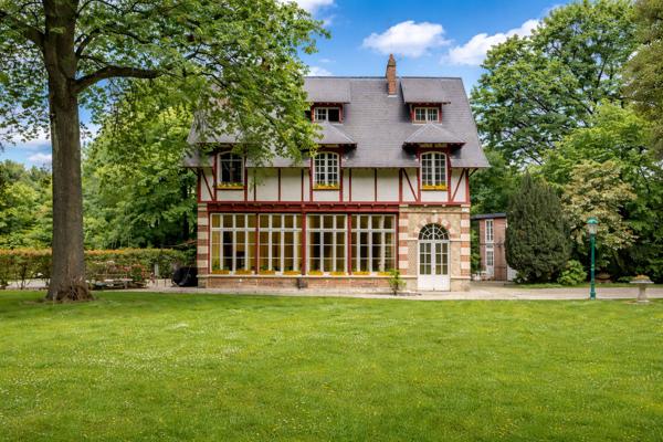 Domaine historique avec dépendance Montévrain 11 pièces 424m2
