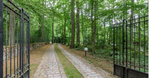 Domaine historique avec dépendance Montévrain 11 pièces 424m2