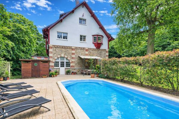 Domaine historique avec dépendance Montévrain 11 pièces 424m2
