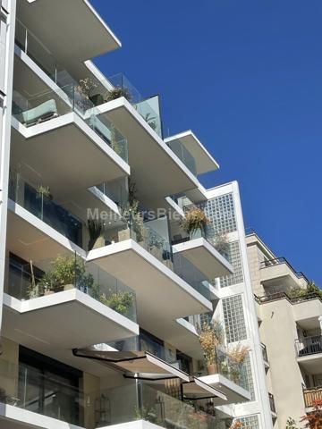 Dernier étage, 2 chambres, 2 grandes terrasses