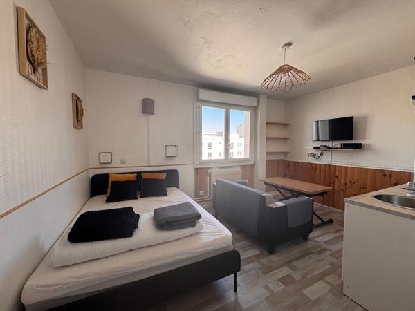 Appartement T1 lumineux à louer au dernier étage à Orléans