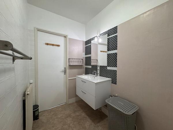 Appartement T1 lumineux à louer au dernier étage à Orléans