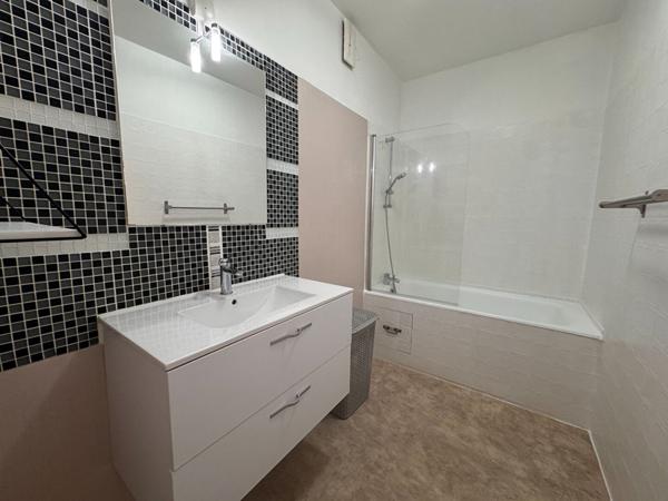 Appartement T1 lumineux à louer au dernier étage à Orléans