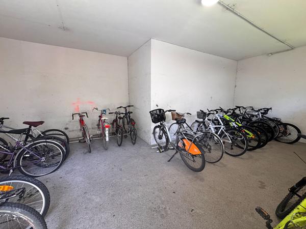 Appartement T1 lumineux à louer au dernier étage à Orléans