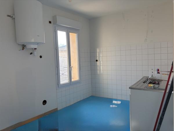 Maison à louer 480 € CC Roujan 2 p 50 m² DPE E