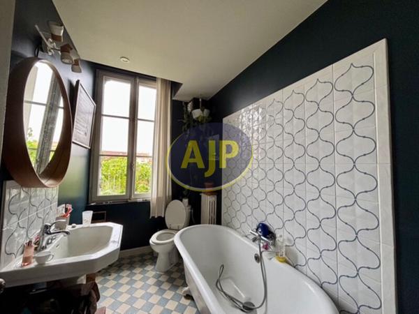Maison à louer Bordeaux : 4 pièces, 108m² avec 3 chambre(s) à 1 650€ - AJP Immobilier Bordeaux Nansouty