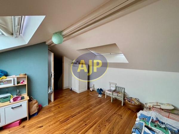 Maison à louer Bordeaux : 4 pièces, 108m² avec 3 chambre(s) à 1 650€ - AJP Immobilier Bordeaux Nansouty