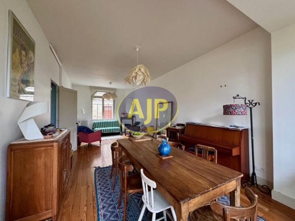 Maison à louer Bordeaux : 4 pièces, 108m² avec 3 chambre(s) à 1 650€ - AJP Immobilier Bordeaux Nansouty