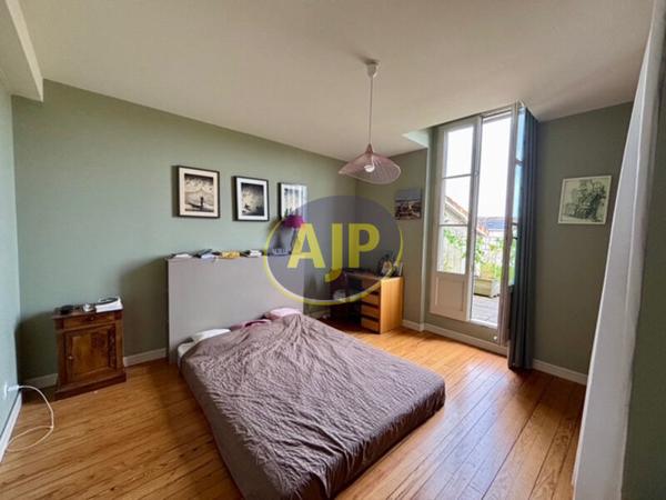 Maison à louer Bordeaux : 4 pièces, 108m² avec 3 chambre(s) à 1 650€ - AJP Immobilier Bordeaux Nansouty