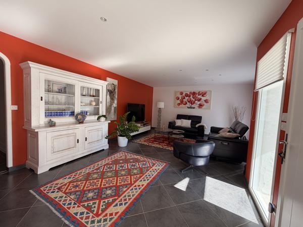 Maison
                                                                                                                                                                                                                                                                                                                        5 pièce(s)                                                                                                                                                                                                          3 chambre(s)                                                                                                                                                                                                          189.77  m²