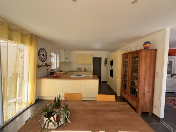 Maison
                                                                                                                                                                                                                                                                                                                        5 pièce(s)                                                                                                                                                                                                          3 chambre(s)                                                                                                                                                                                                          189.77  m²