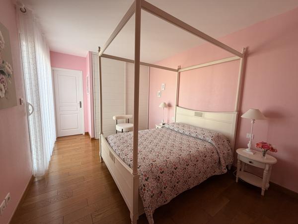 Maison
                                                                                                                                                                                                                                                                                                                        5 pièce(s)                                                                                                                                                                                                          3 chambre(s)                                                                                                                                                                                                          189.77  m²