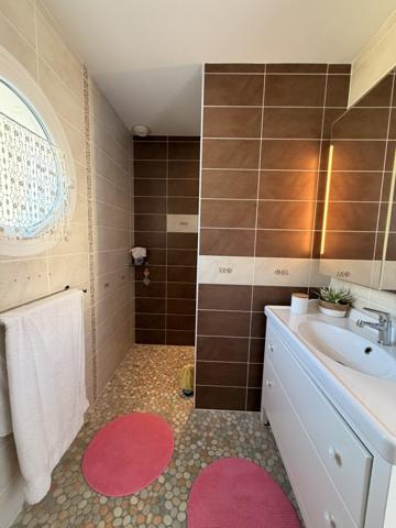 Maison
                                                                                                                                                                                                                                                                                                                        5 pièce(s)                                                                                                                                                                                                          3 chambre(s)                                                                                                                                                                                                          189.77  m²