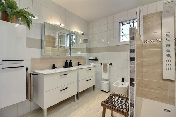 Villa familiale composée de 2 appartements