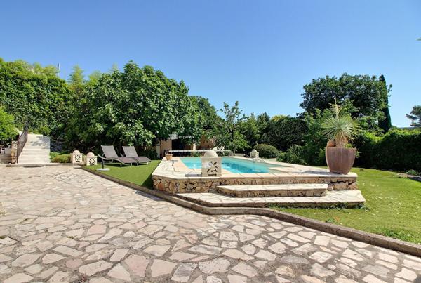 Villa familiale composée de 2 appartements