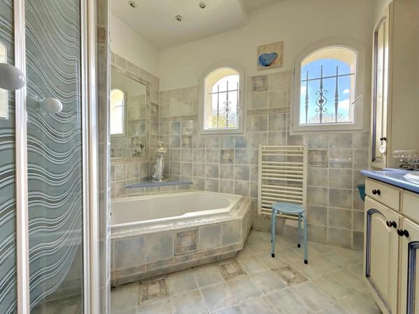 Propriété - 208 m² - 4 Chambres - Piscine - Garage - Forage - 83300 Draguignan - Réf 85853698