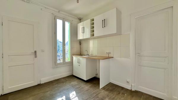 IMMEUBLE DE RAPPORT 210 M²  -  ATHIS-MONS, IDÉAL INVESTISSEUR AVEC BON RENDEMENT LOCATIF