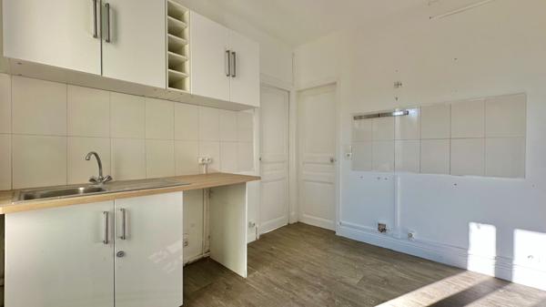 IMMEUBLE DE RAPPORT 210 M²  -  ATHIS-MONS, IDÉAL INVESTISSEUR AVEC BON RENDEMENT LOCATIF